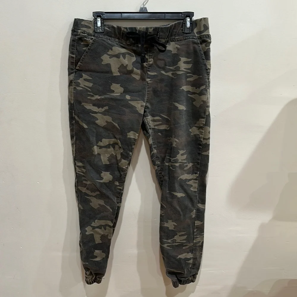 Women’s VIP Camouflage Faded Jogger Pants Size 15/16 Green Fits Like Large - Picture 1 of 4